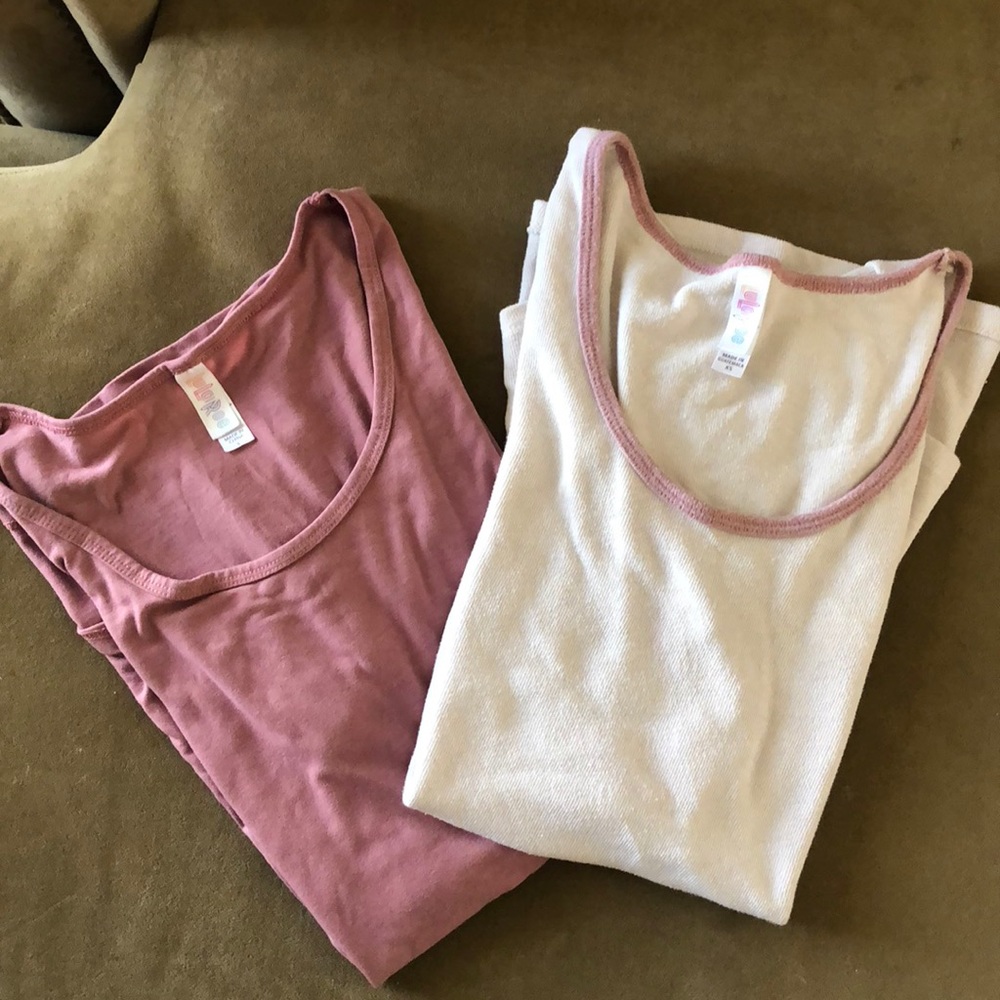 2 LuLaRoe t shirts *Great condition
